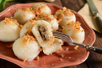 Meat stuffed dumplings