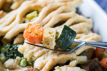 Gemüse-Tofu-Gratin mit Teighaube