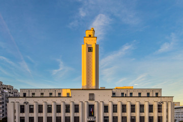 Le beffroi de l'hôtel de Ville du quartier des Gratte-ciel à Villeurbanne 