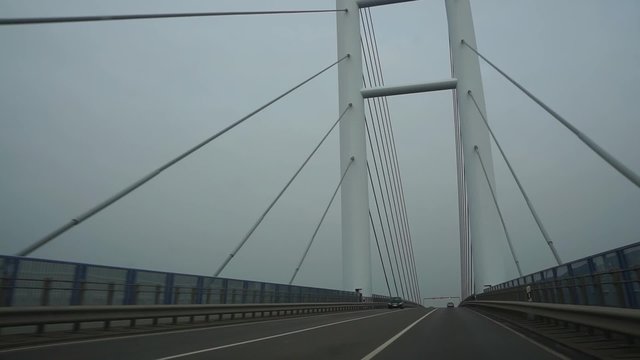 Autofahrt Neue Rügenbrücke Totale