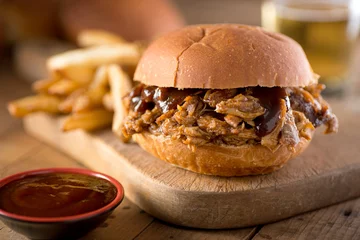 Cercles muraux Grill / Barbecue Pulled pork on a bun.
