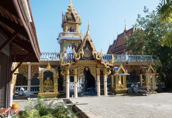 Fototapeta na wymiar Temple Wat Plai Leam at Ko Samui