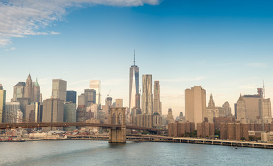 Fototapeta na wymiar Downtown Manhattan over East river