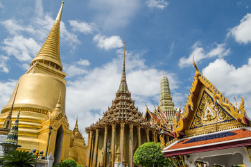 Fototapeta premium Wat Phra Kaew, Temple of the Emerald Buddha is famous temple in Bangkok, Thailand