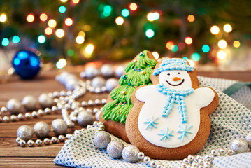 Gingerbreads snowman and christmas tree decorated