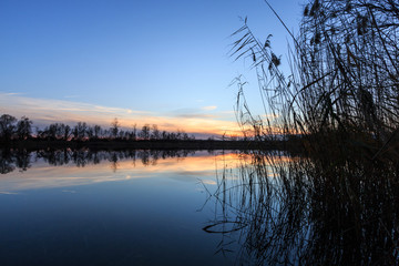 Fototapeta na wymiar Sonnenuntergang am See