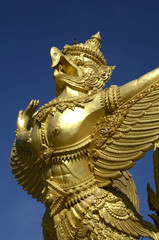 Buddhastatue und Tempel in Thailand