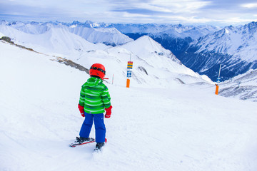 Fototapeta na wymiar Happy skier boy.