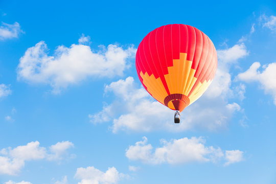 Red hot air balloon on blue sky