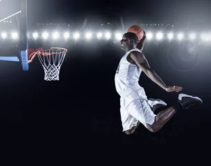 Schilderijen op glas Basketball Player scoring a slam dunk basket  © Brocreative