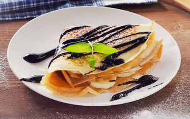 Crepe with chocolate cream and banana.