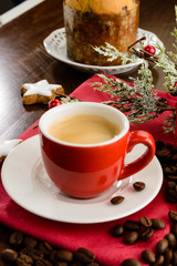 Caffè espresso con ambientazione natalizia