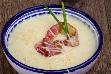 Cheese soup with bacon