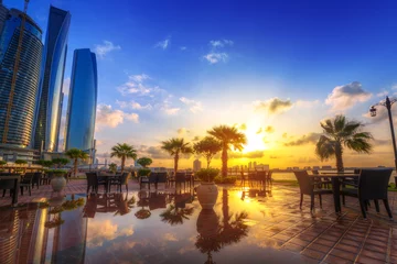  Abu Dhabi, de hoofdstad van de Verenigde Arabische Emiraten bij zonsopgang © Patryk Kosmider