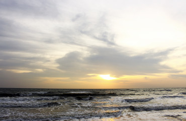 Fototapeta na wymiar Beautiful sunset over the sky,sky selective focus and sea blur focus