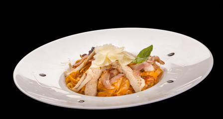 pasta tagliatelle with chicken and bacon