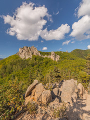 Скалы и горы на берегах Японского моря. Приморье, Россия. Rocks and mountains on the shores of the sea of Japan. Primorye, Russia.
