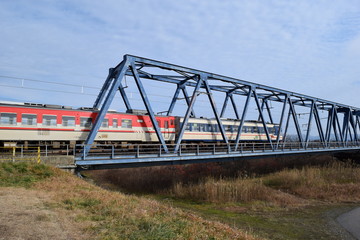 Obraz premium 鉄橋（単線）／山形県の庄内地方で、赤川（一級河川）に架かる鉄橋（単線）を撮影した、ローカルイメージの写真です。 
