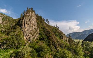 Горы и скалы Алтая. Россия, тайга, леса и вершины. Mountains and rocks of Altai. Russia, taiga, forests and peaks.