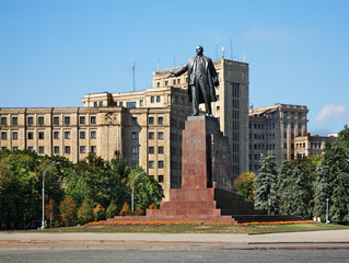 Fototapeta premium Lenin monument on Freedom Square in Kharkov. Ukraine
