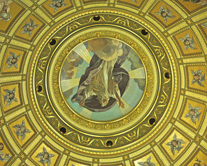 Interior de la cúpula de la basílica de San Stefano, Budapest, Hungría