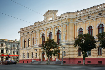 Fototapeta na wymiar Motor college building on Sumska (Sumskaya) street in Kharkov. Ukraine