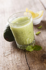 Lemon, avocado and cucumber smoothie