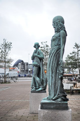 Fototapeta na wymiar Statue of Hamlet og Ophelia, Railway Station, Helsingor