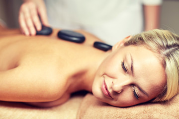 Obraz premium close up of woman having hot stone massage in spa
