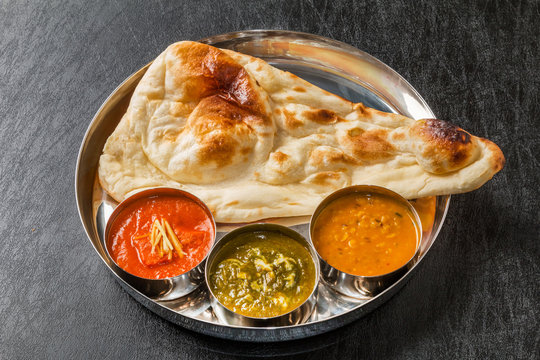 ナンとインドカレー　 Naan and three colors of India curry