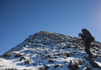 Obraz premium The girl climbs the mountain.