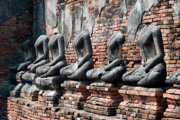 Fototapeta na wymiar Ancient Buddha in Wat Chaiwatthanaram,Ayutthaya Historical Park.