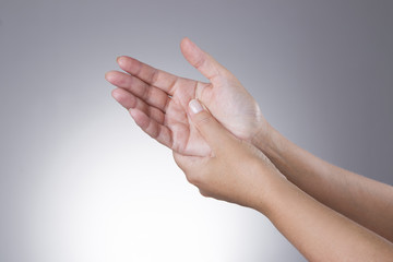 Pain in the joints of the hands. Carpal tunnel syndrome