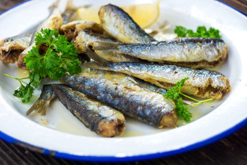 Sardines with lemon and olive oil