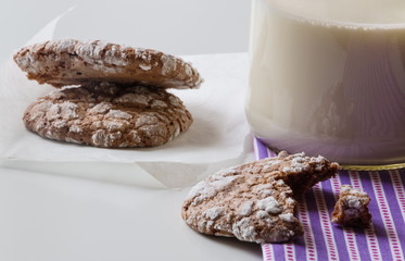 Chocolate crinkle cookies and milk