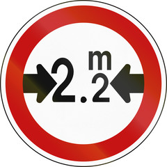 South Korean regulatory road sign - No vehicles over 2.2 meters in width