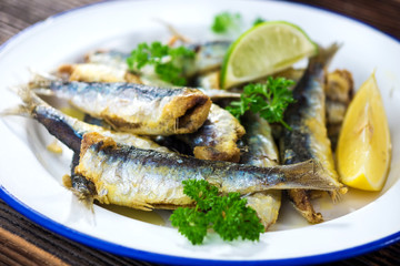 Sardines with lemon and olive oil