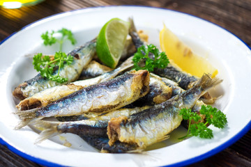Sardines with lemon and olive oil
