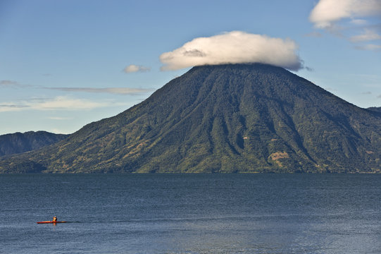Vulkan in Guatemala am Atitlan See