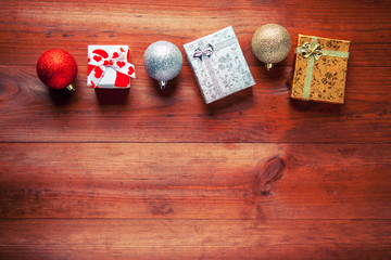 Obraz na płótnie Canvas christmas balls isolated on a wooden background