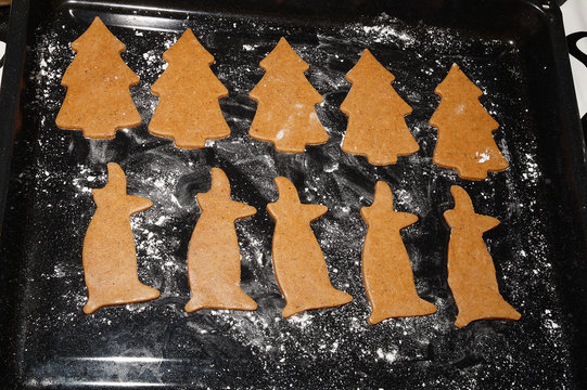 Gingerbread tree and pig