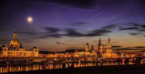 Fototapeta na wymiar Dresden in wundervoller Abendstimmung