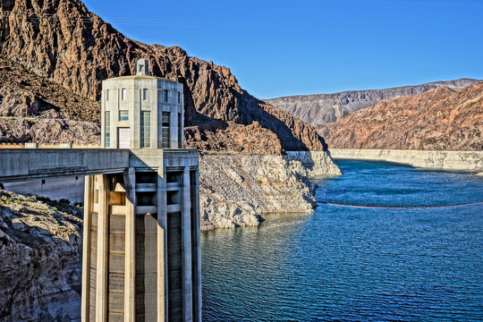 View of building, river, and hills at the Hoover Dam