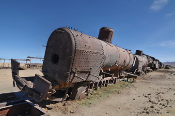 Cmentarz starych pociągów w Boliwii - obrazy, fototapety, plakaty