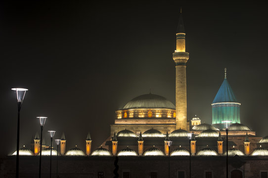 mevlana camii gece