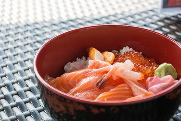Rice with salmon sashimi on top