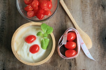 Yogurt with fresh tomatoes