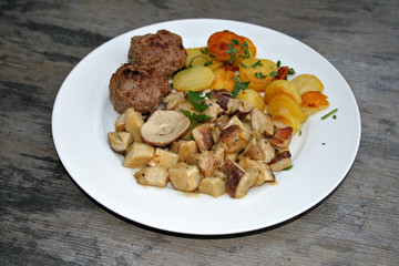 organic lifestyle steinpilze shabby chic bratkartoffeln vegan close up urban