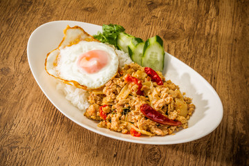 ガパオライス　タイのグルメ　 Phad Bai Gaprao Gai Sap Thai dish