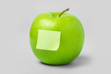 Green Apple and blank note on white background © ruangrit19